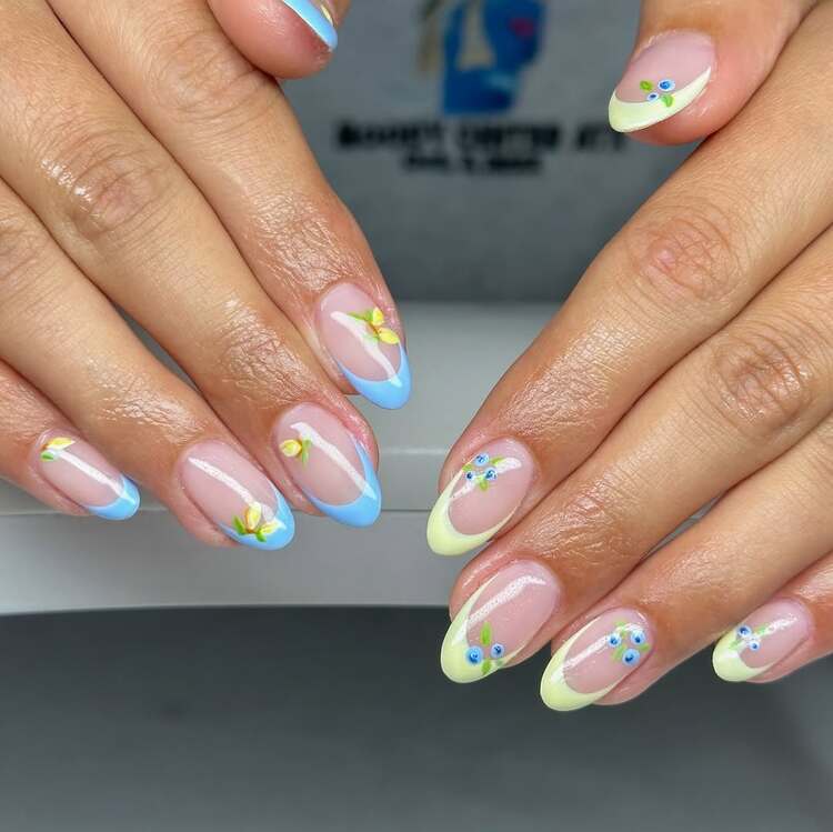 déco ongles fraîche et printanière qui crée un effet dynamique tout en douceur