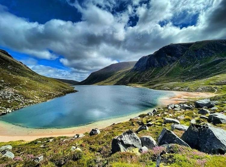 le parc national de cairngorms en Écosse est engagé dans le tourisme durable