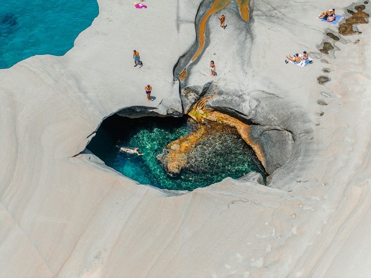 Milos – l’île aux 50 nuances de bleu