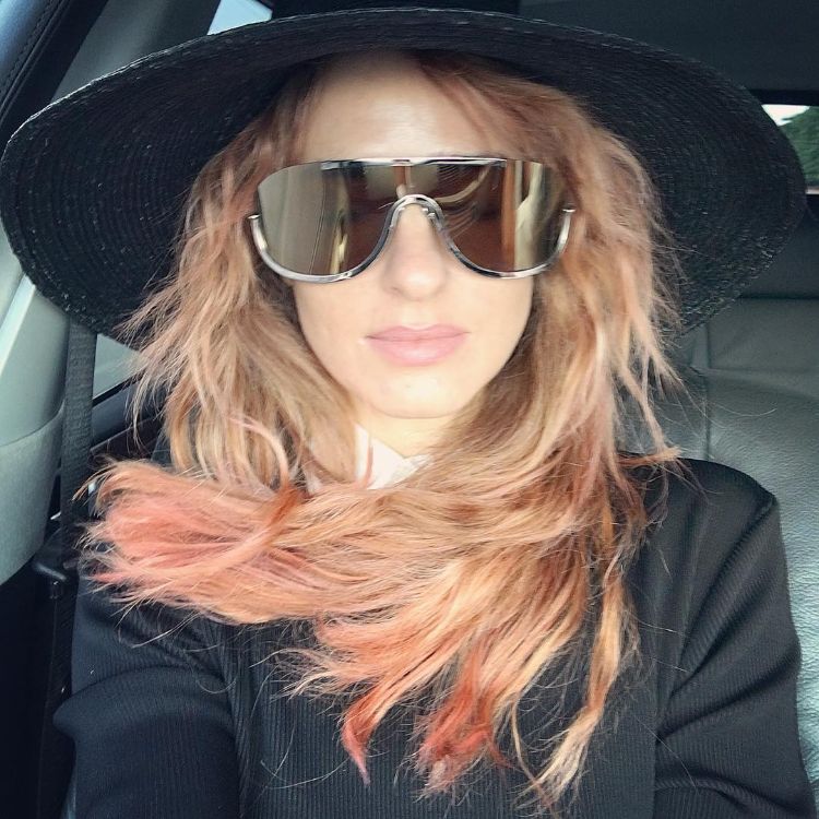 comment réaliser un ombré rose sur des cheveux blonds grâce à la coloration à la betterave