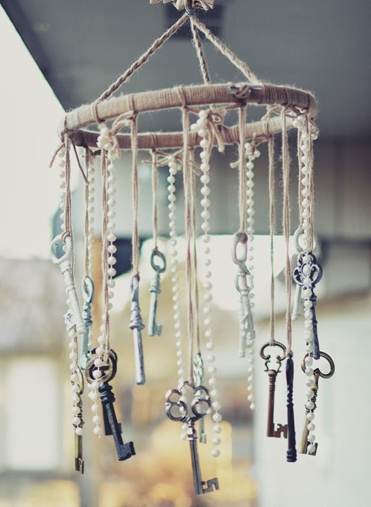 fabriquer un carillon à vent avec des clés et des perles
