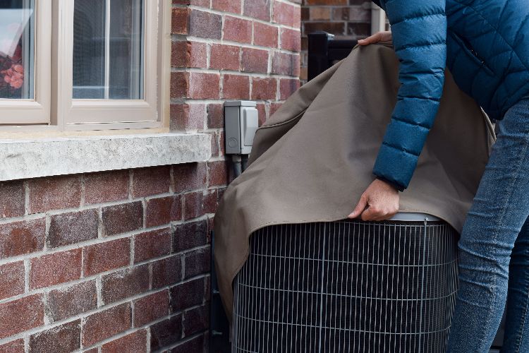 quelles astuces pour cacher un climatiseur extérieur