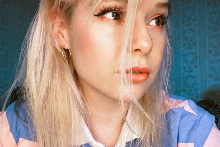 se teindre les cheveux avec de la betterave une technique naturelle qui donne du peps aux cheveux blonds