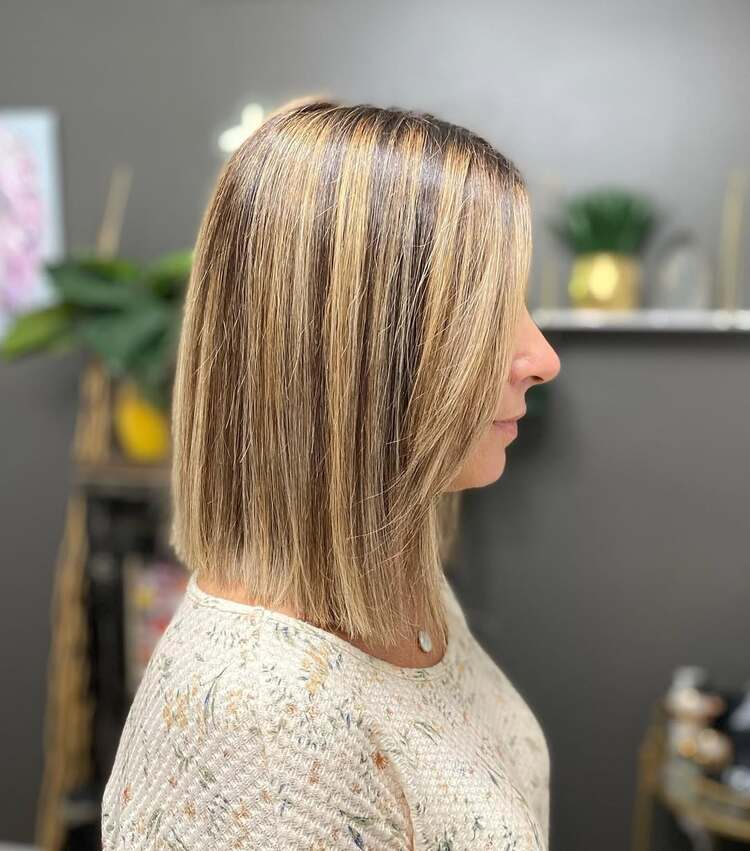 carré ultra lisse et structuré jouant avec des nuances miel et beige doré