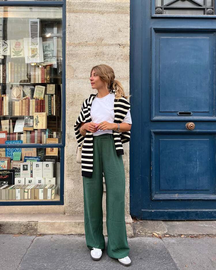 esprit parisien chic équilibré par les adidas samba y ajoutant une touche décontractée