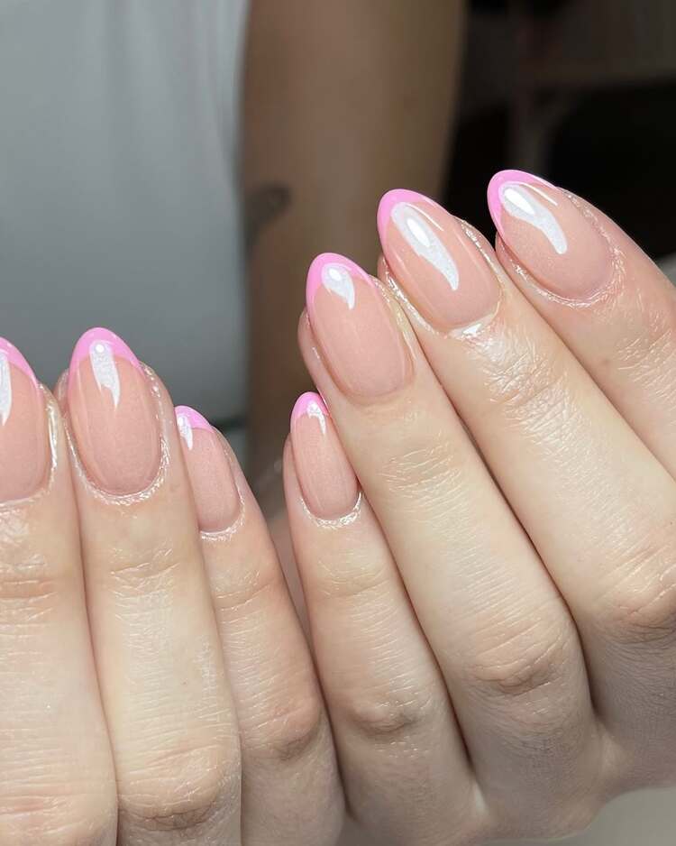 idée de french manucure nacrée rose pâle à adopter cet été