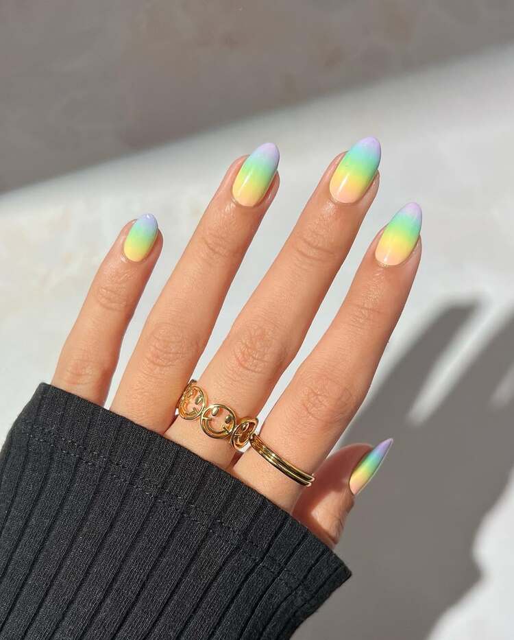 les teintes pastel subliment joliment nos ongles tout au long de l'été