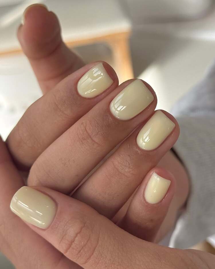 nail art été 2025 sur ongles courts, parfait pour un look quotidien moderne