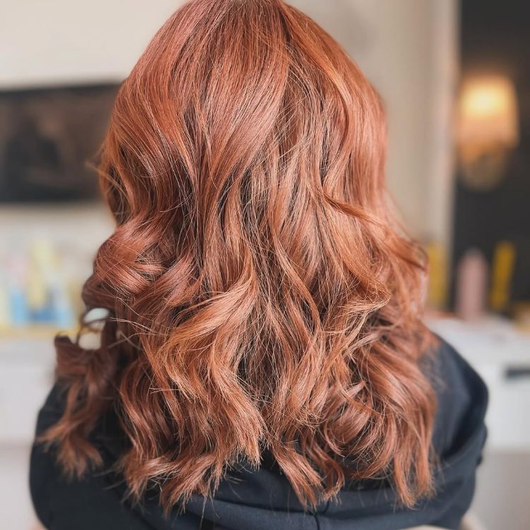 la coloration cuivré épicé ou ginger snap accentue davantage le teint ambré