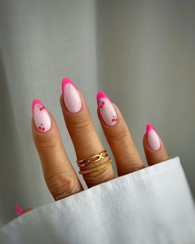 manucure-french-rose-avec-nail-art-cerises