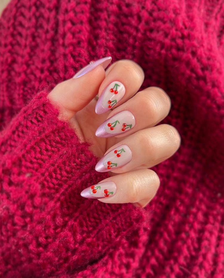 manucure french rose irisé avec nail art cerises