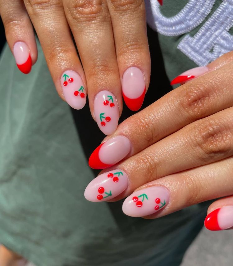 manucure french rouge avec nail art cerises