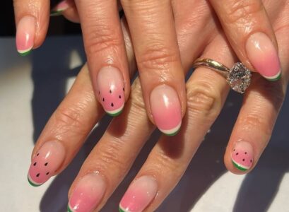French manucure pastèque sur ongles mi-longs