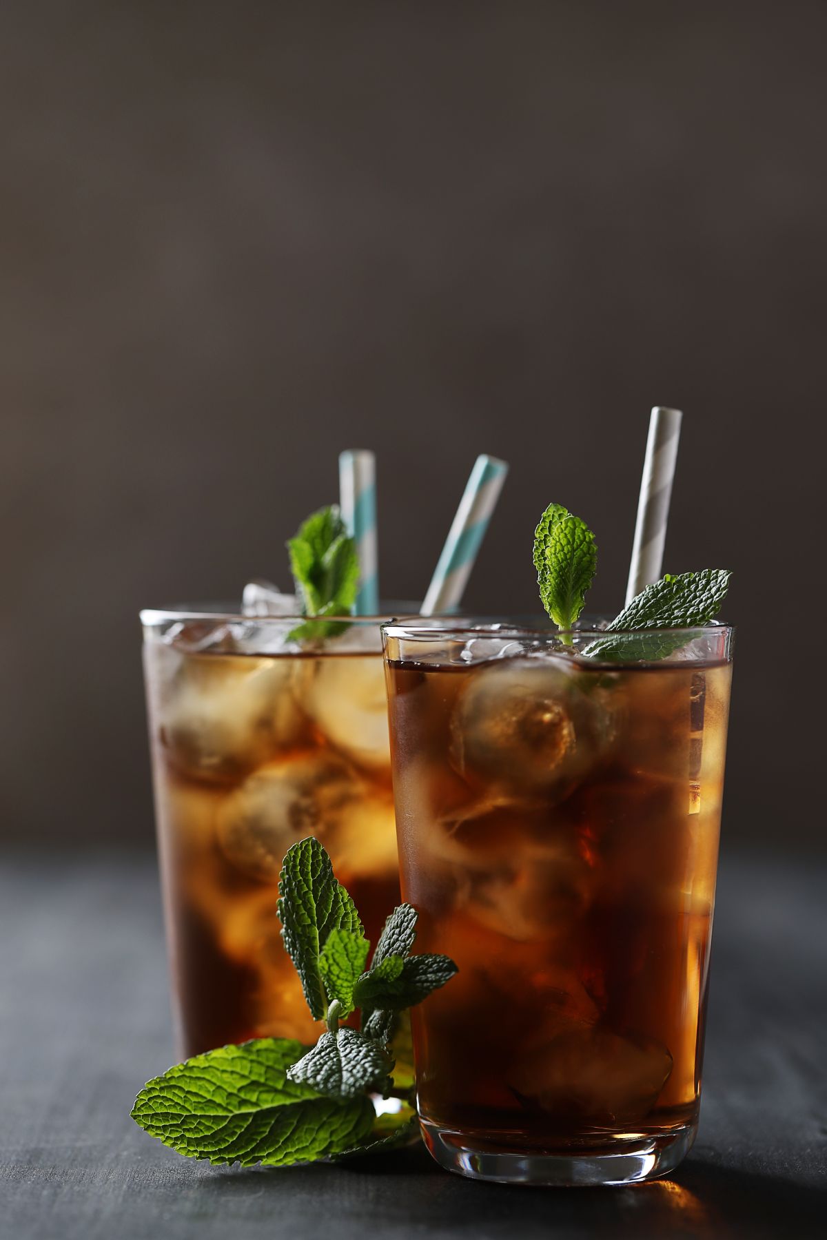 Le thé noir glacé est parmi les meilleurs thés hydratants à savourer tout l'été