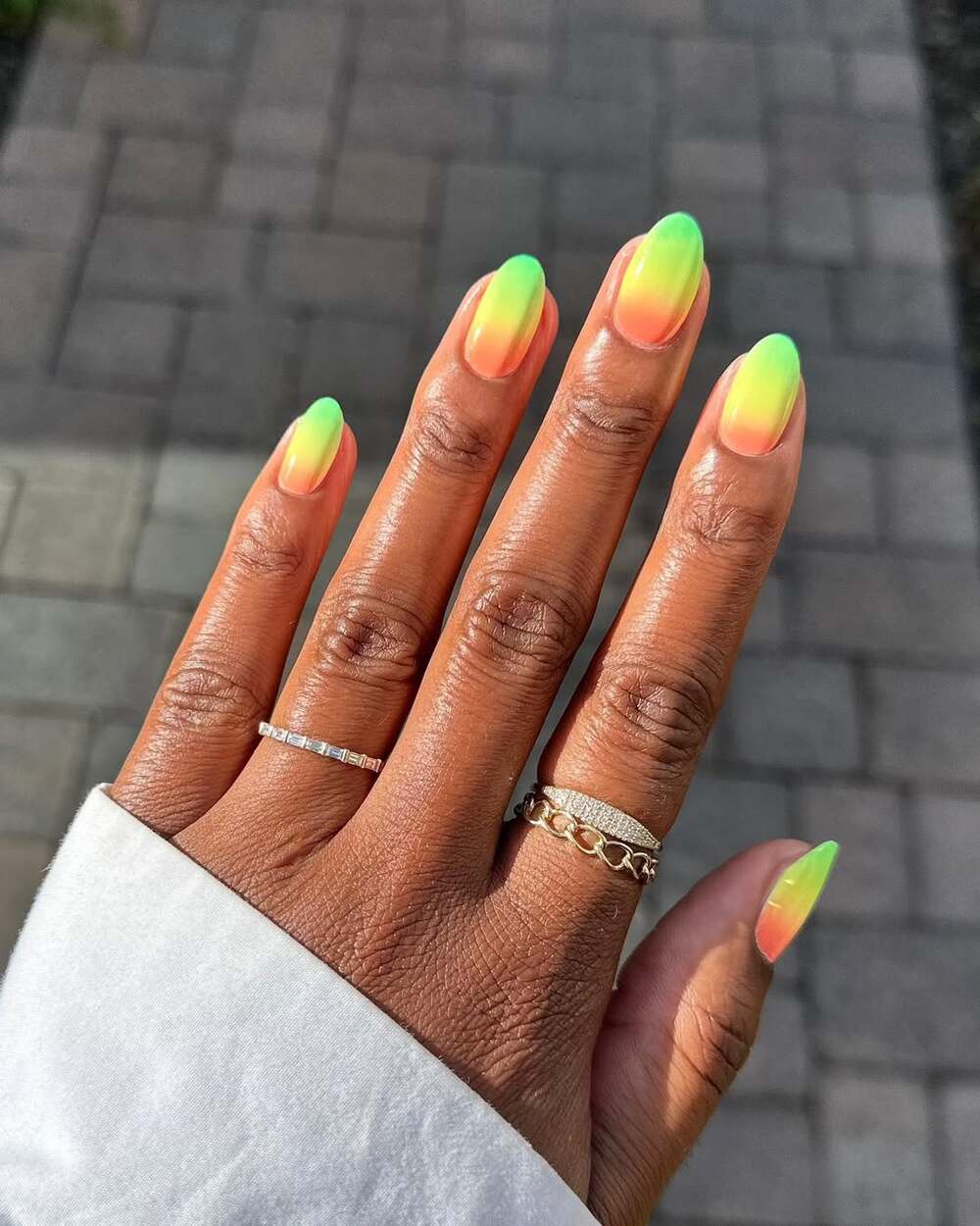 Les summer ombré nails prônent les couleurs vives et intenses