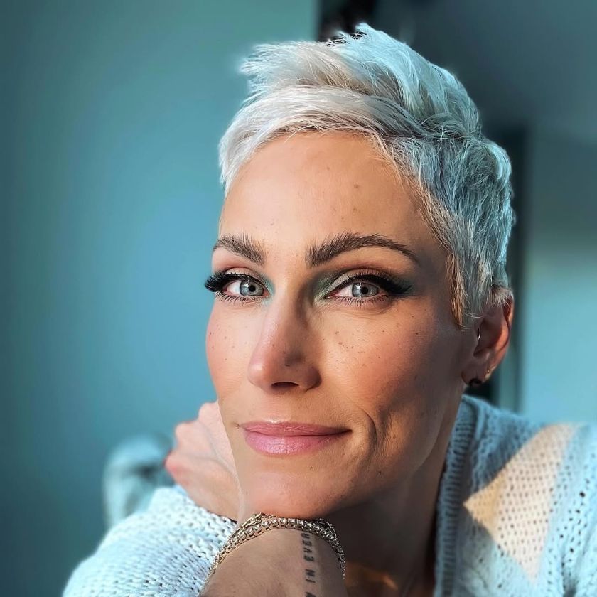 Pixie cut pour femme 50 ans et plus, coupe pour cheveux fins