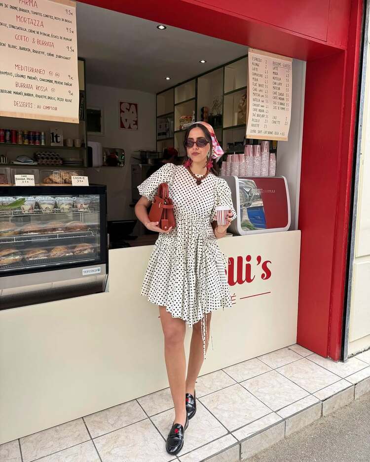 tenue d'été polka dots qui respire la dolce vita