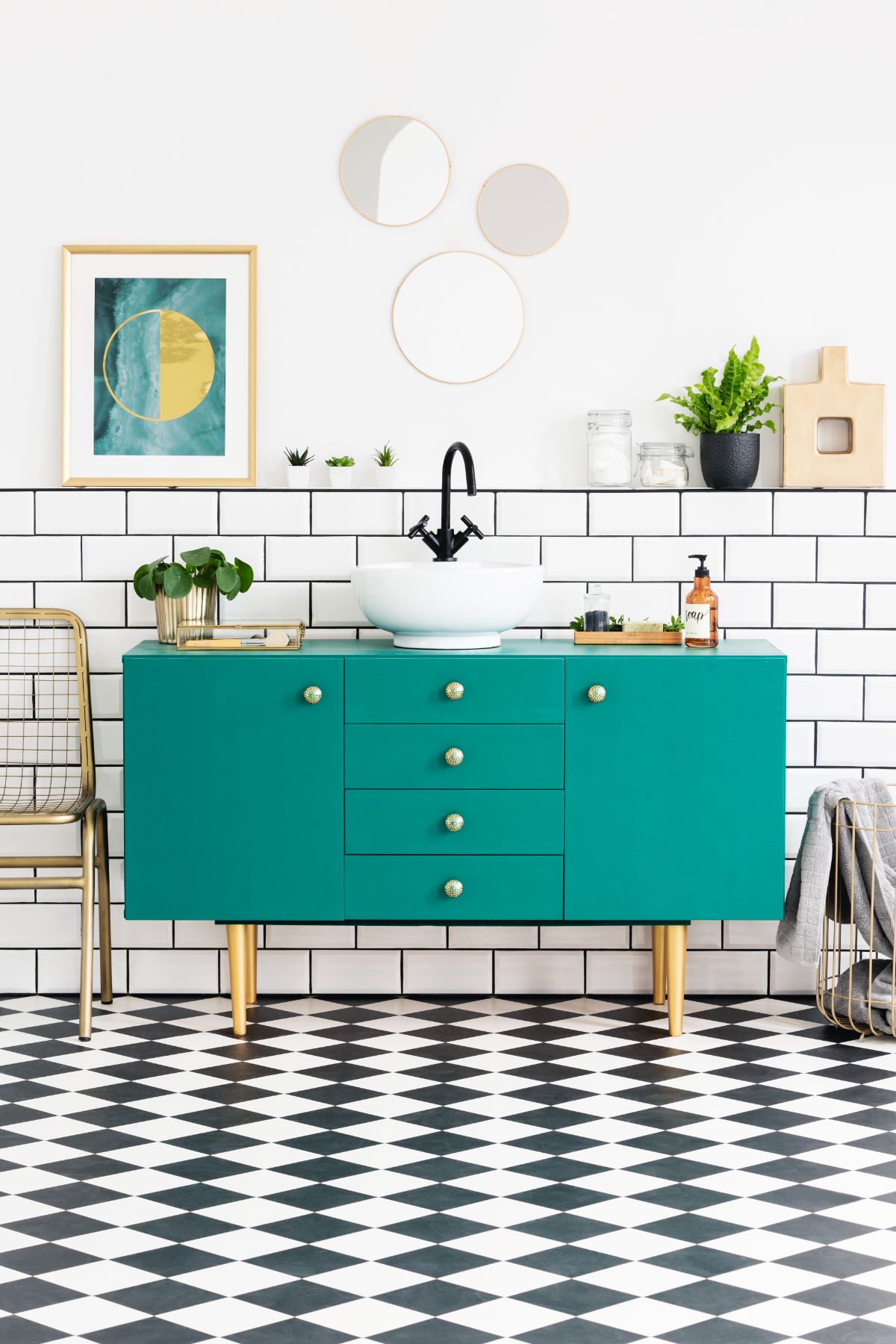 changer les pieds plutôt que les meubles-une astuce des décorateurs pour rénover la salle de bain sans se ruiner