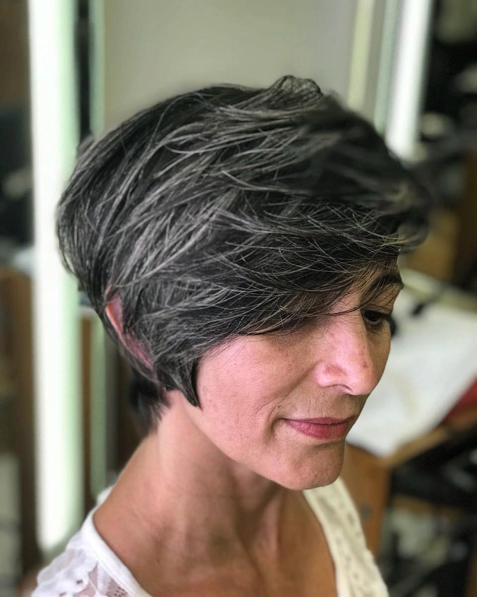 comment camoufler parfaitement le gris naturel grâce à la bonne coloration de cheveux