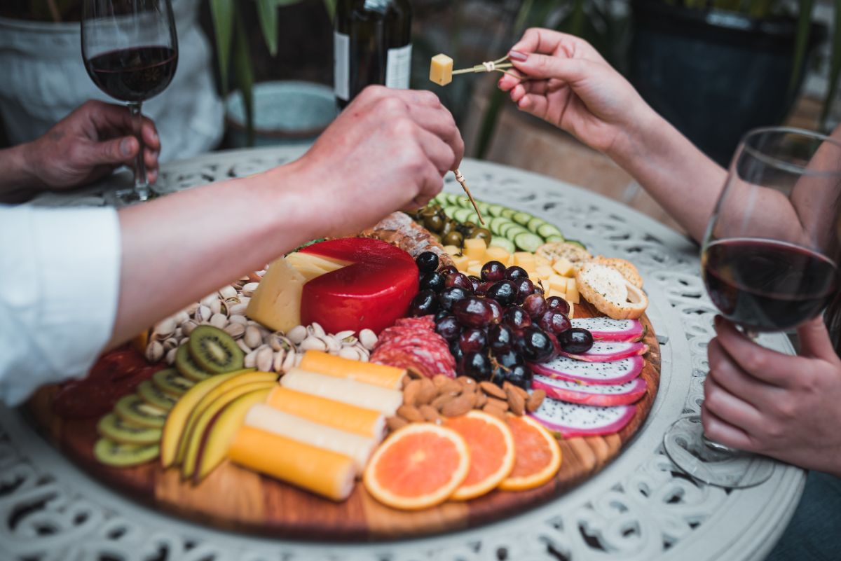 conseils pour bien associer fromages et fruits sur la planche apéro réussie