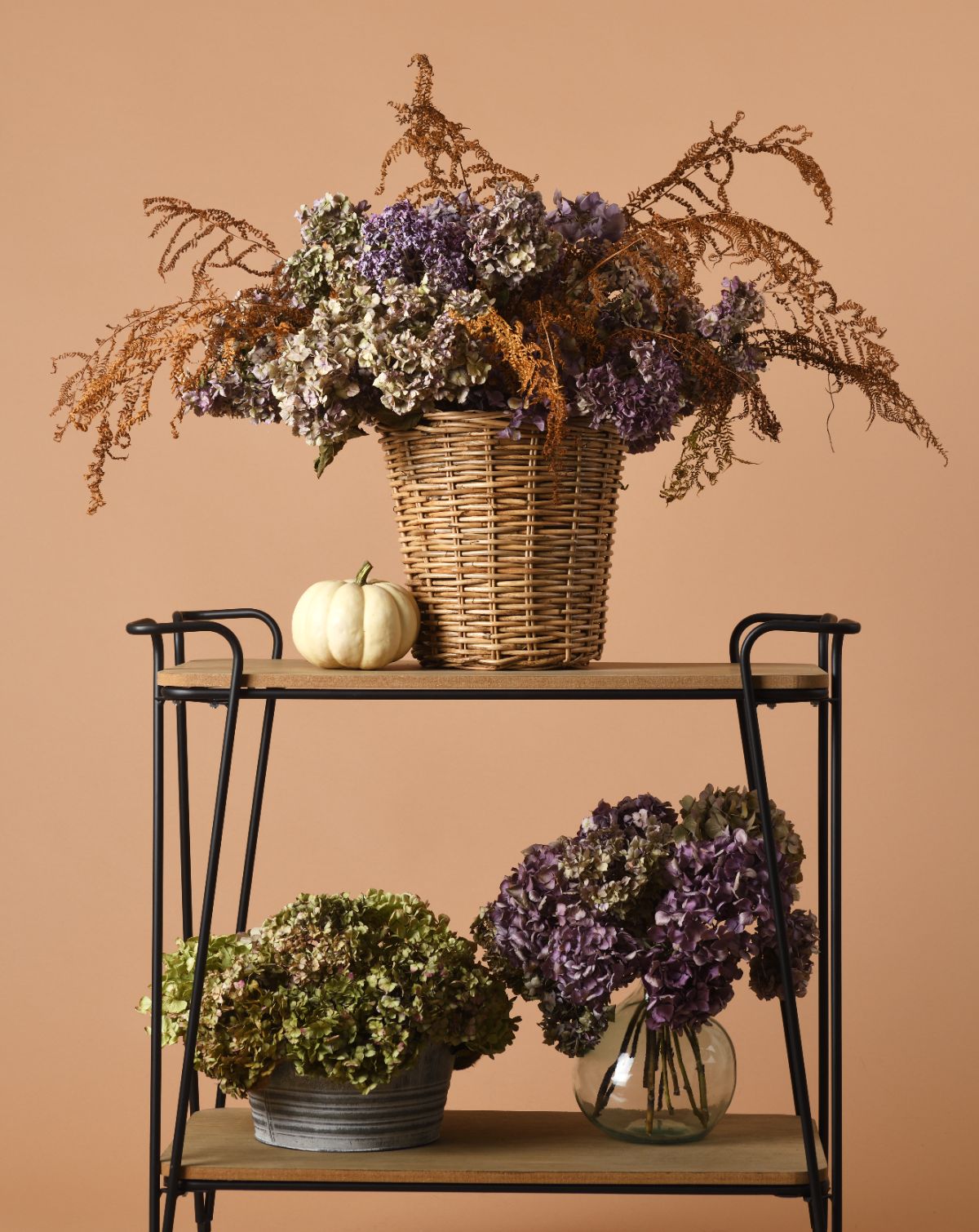 déco de saison à base de fleurs d'hortensia séchées