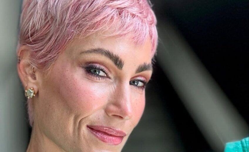 la mini frange avec Pixie pour femme 50 ans