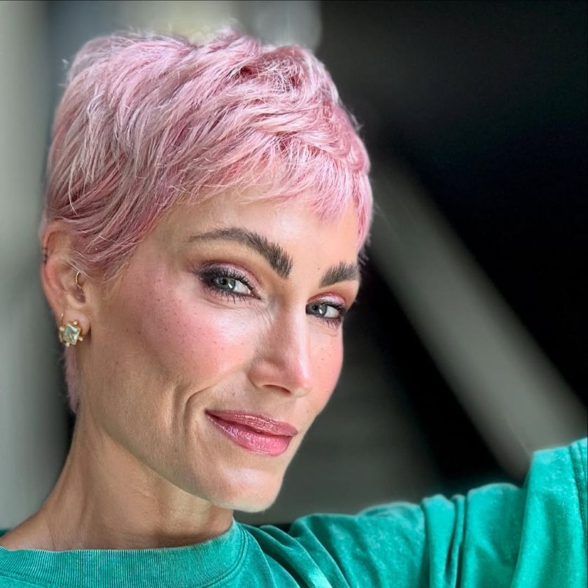 la mini frange avec Pixie pour femme 50 ans et plus