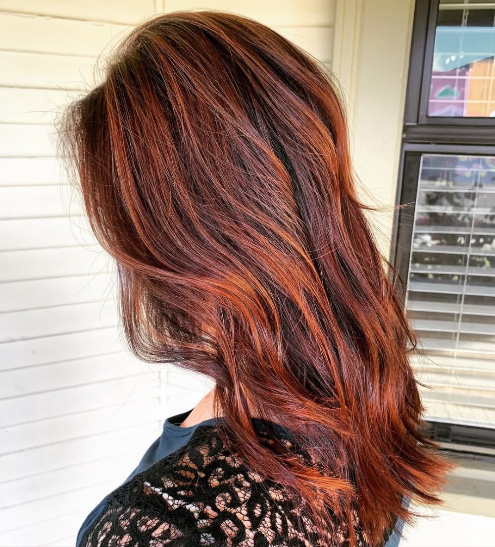 l'auburn est une coloration riche et cosy qui donne vitalité aux cheveux bruns