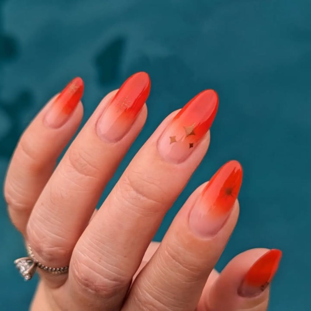 manucure en orange dégradé façon Aperol Spritz