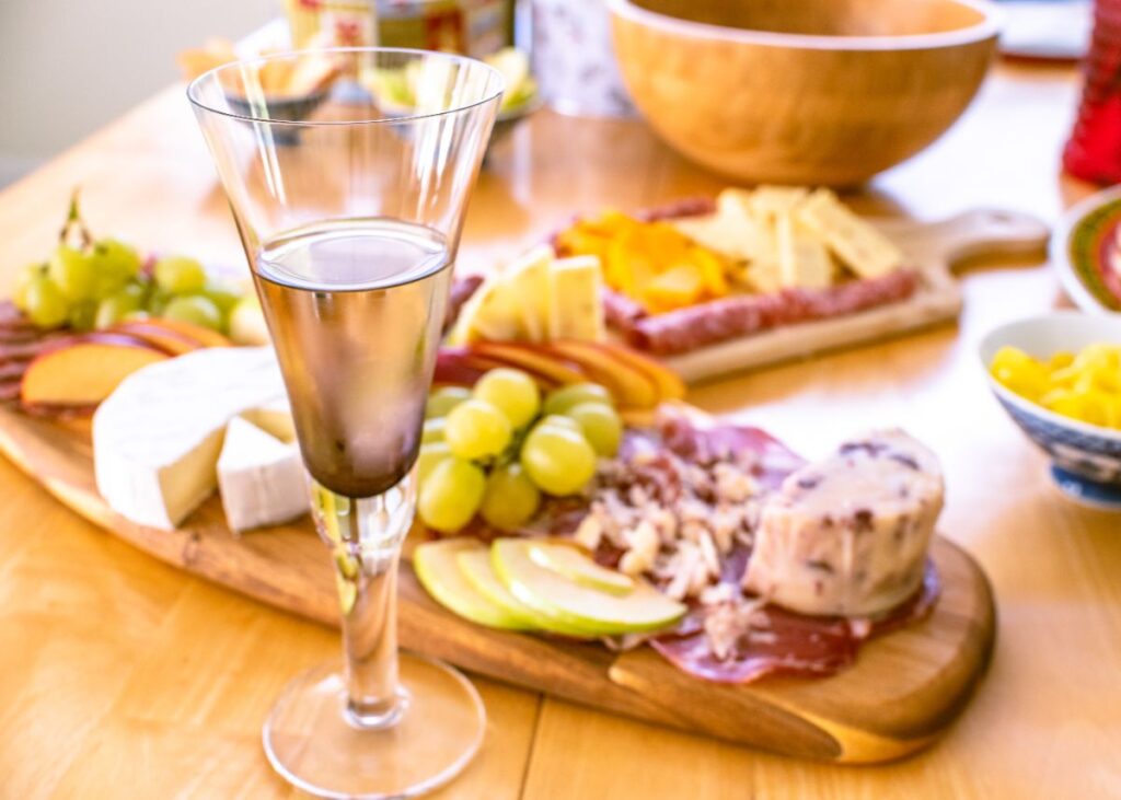 nos conseils pour bien choisir ses vins pour un apéritif d’été élégant