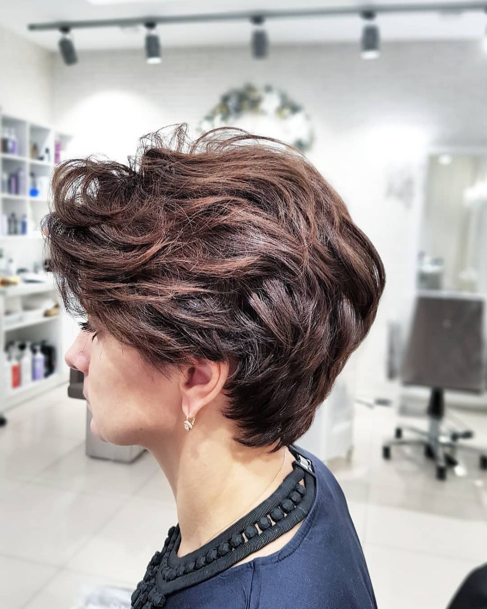 quelles nuances pour camoufler le gris et mettre en valeur la coupe pixie bob