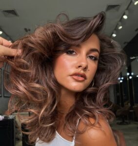 quelles sont les meilleures coiffures pour cheveux mi-longs fins