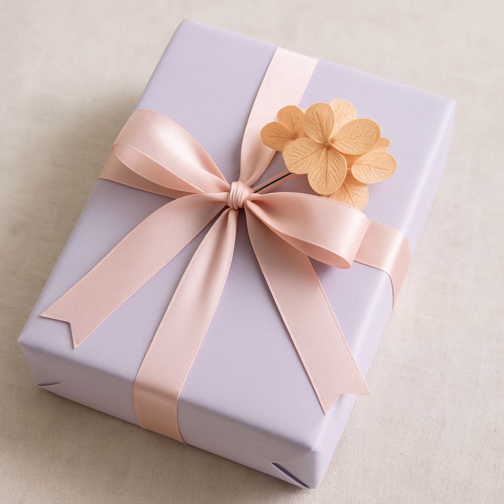 sublimer l'emballage cadeau à l'aide de quelques brins de fleurs d'hortensia séchées