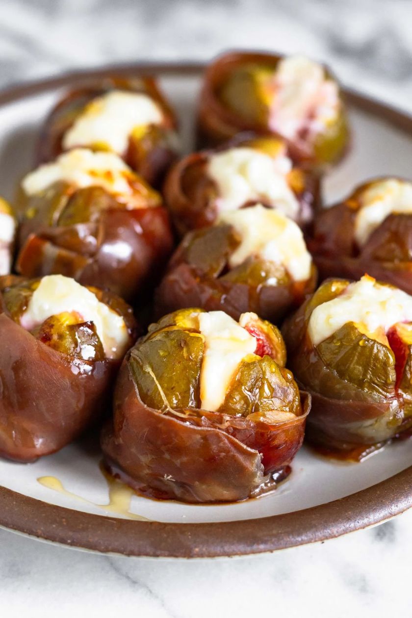 Des figues enrobées de prosciutto et fourrées au fromage de chèvre