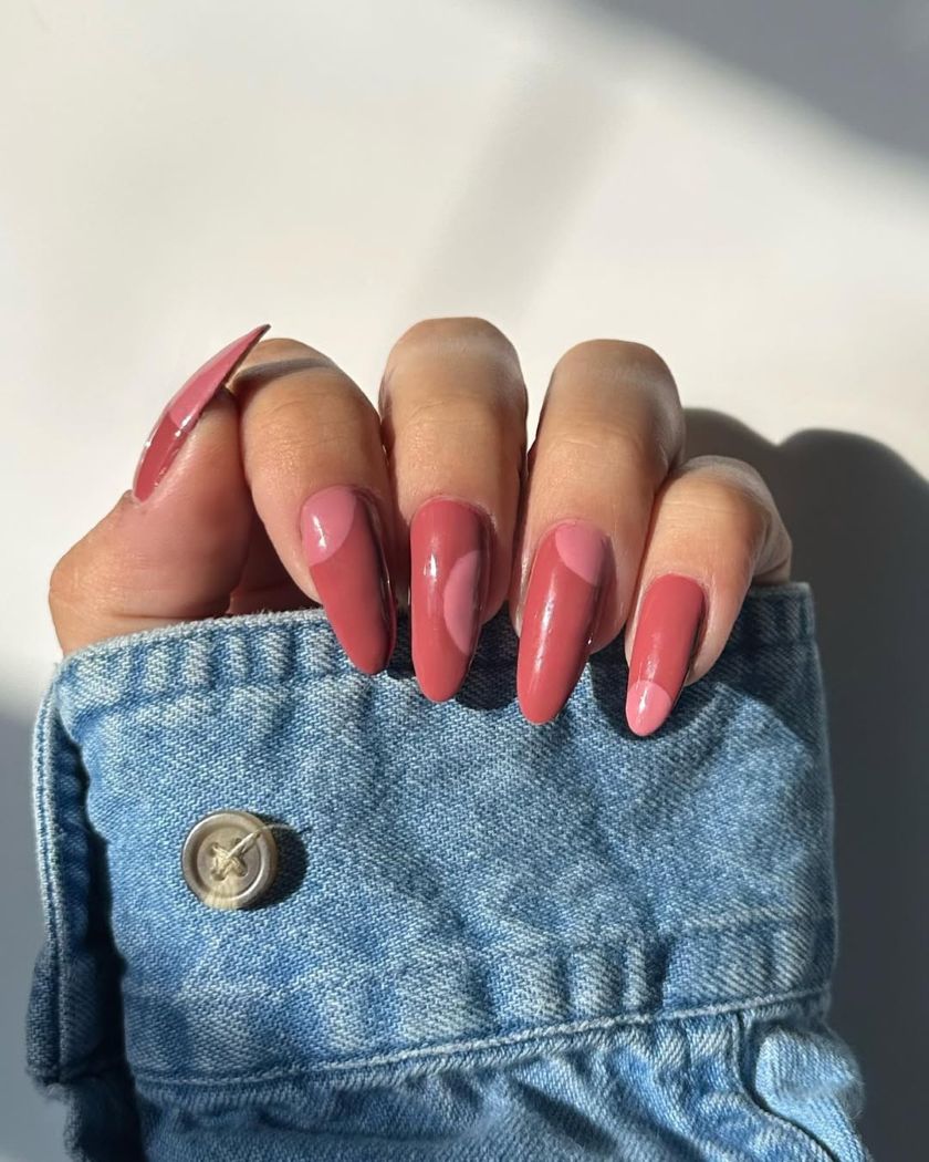Deux nuances de terre cuite qui subliment les ongles longs