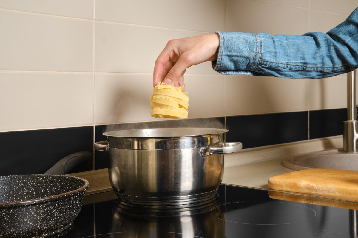 L’eau de cuisson selon sa provenance et comment s'en servir au jardin