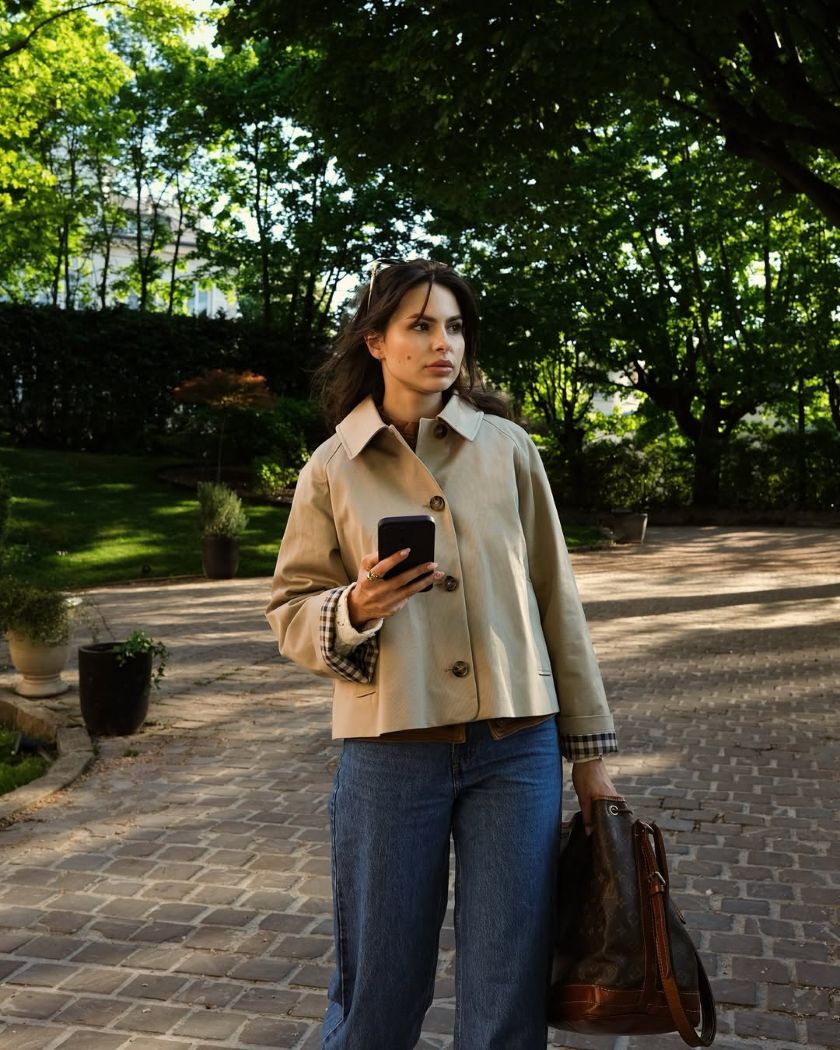 Mini trench-coat porté façon veste courte pour sublimer la silhouette effortless et sophistiquée