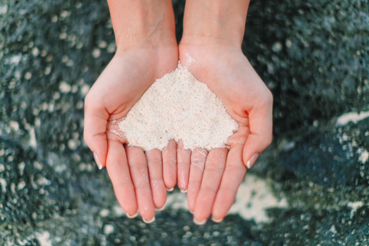 Que faire du sable récupéré après la plage