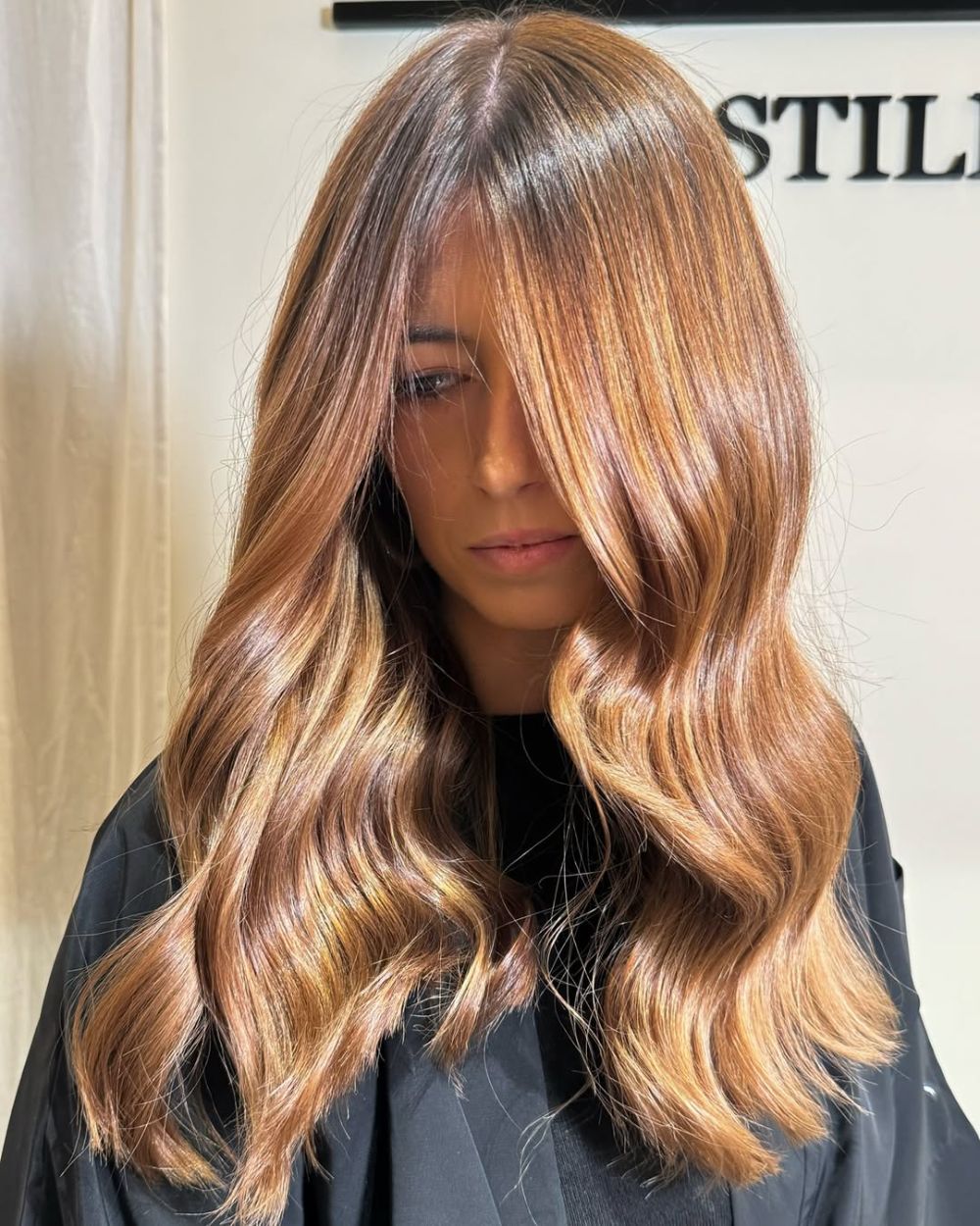 adopter les cheveux mocha mousse pour un effet lumineux et sophistiqué garanti