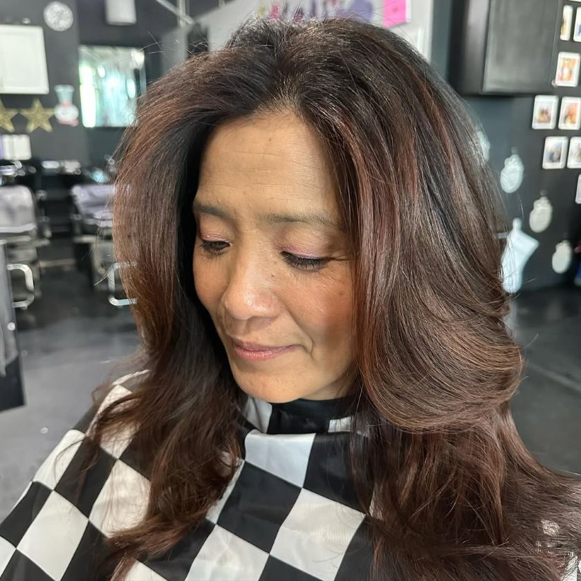 cheveux brun espresso pour femmes 50 ans, coloration tendance automne