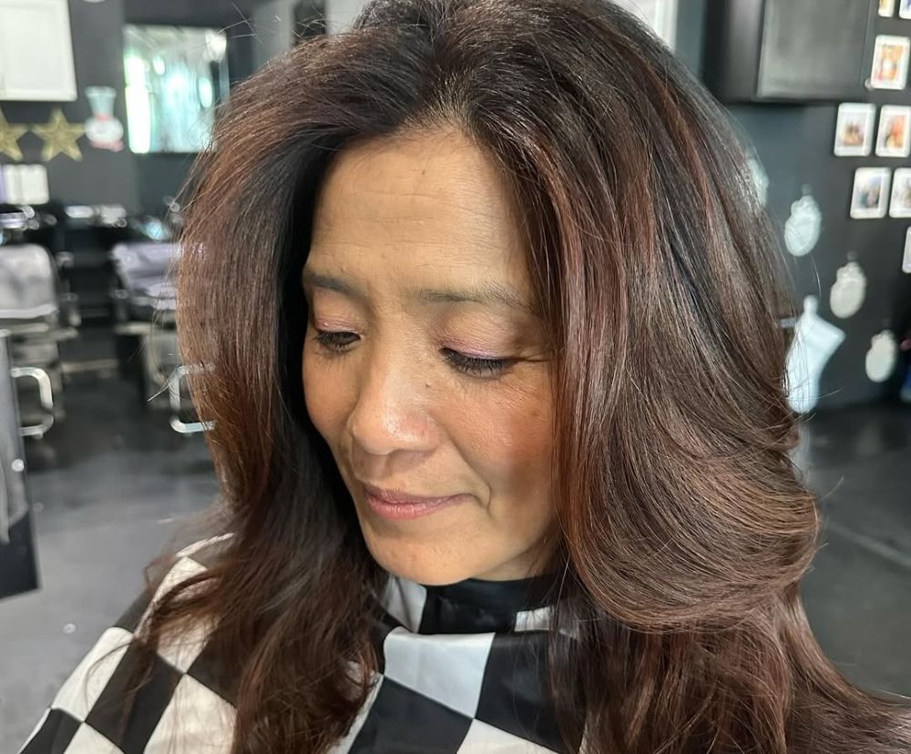 cheveux brun espresso pour femmes 50 ans, coloration tendance