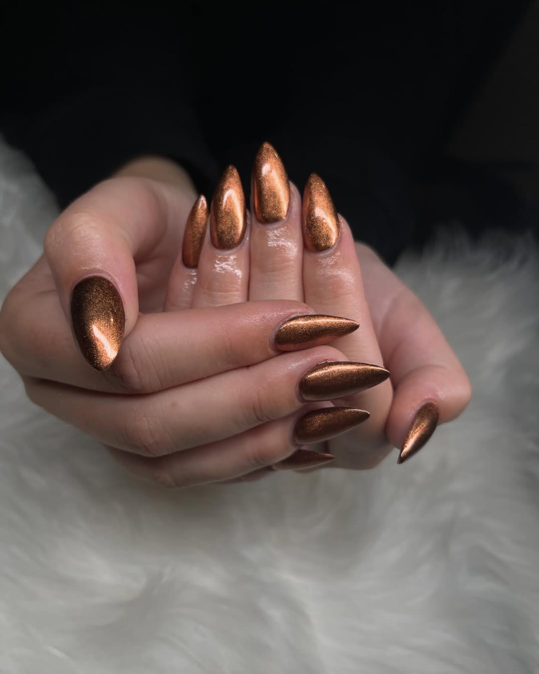 comment adopter la tendance copper nails à la rentrée 2025