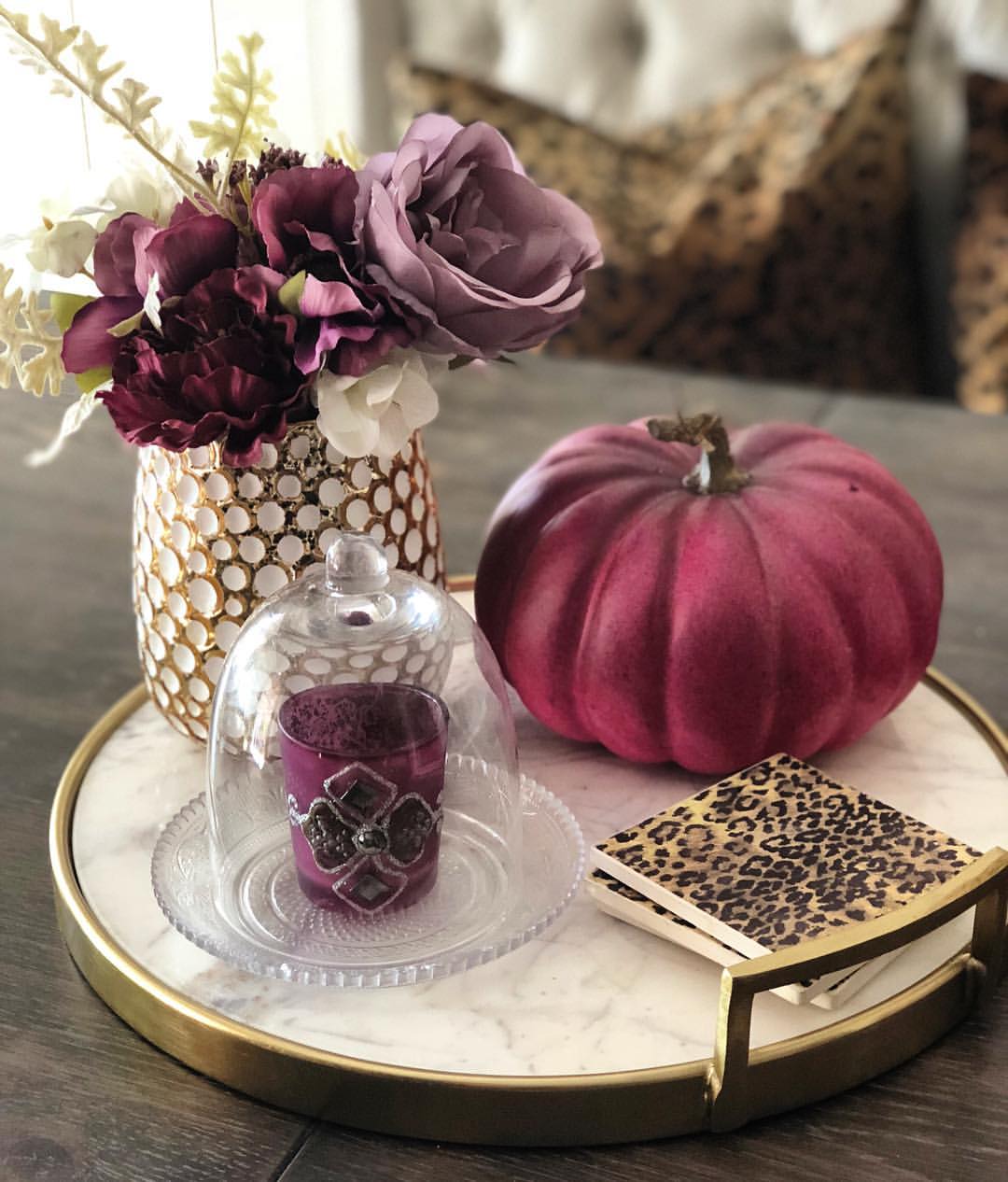 décoration d'automne pourpre-faire une composition déco sur le plateau de table basse