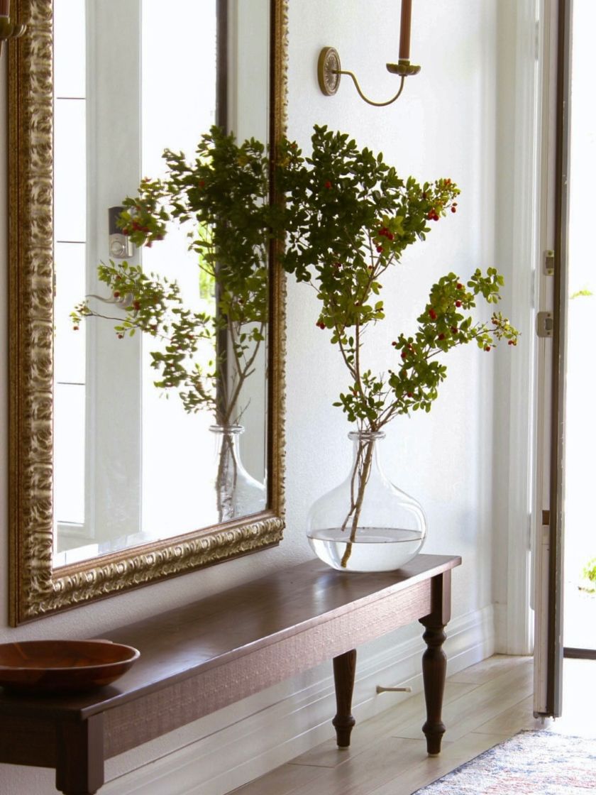des branches avec des feuilles et des baies pour une déco d'été naturelle à la maison
