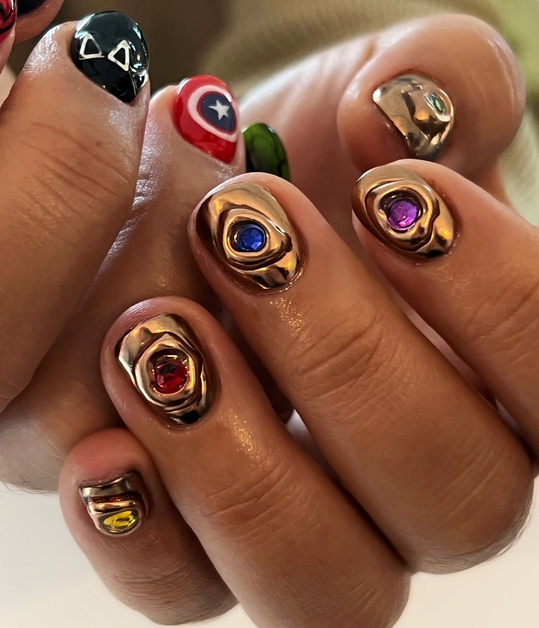 nail art insolite bronze en 3D