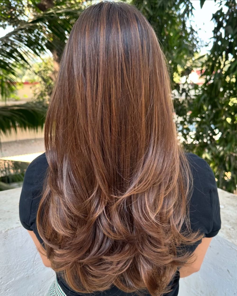 offrez à vos cheveux une transition douce et mature vers l'automne grâce à la coloration mocha mousse
