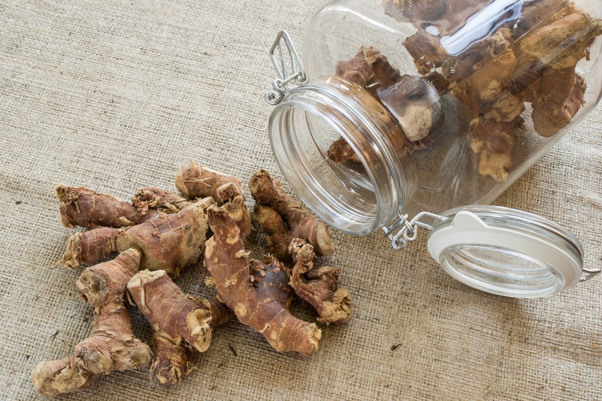 préserver les épices racines sous vide en bocal
