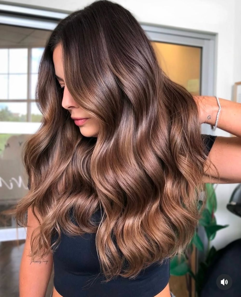 sublimer les cheveux et leur apporter des reflets ensoleillés grâce à la coloration mocha mousse