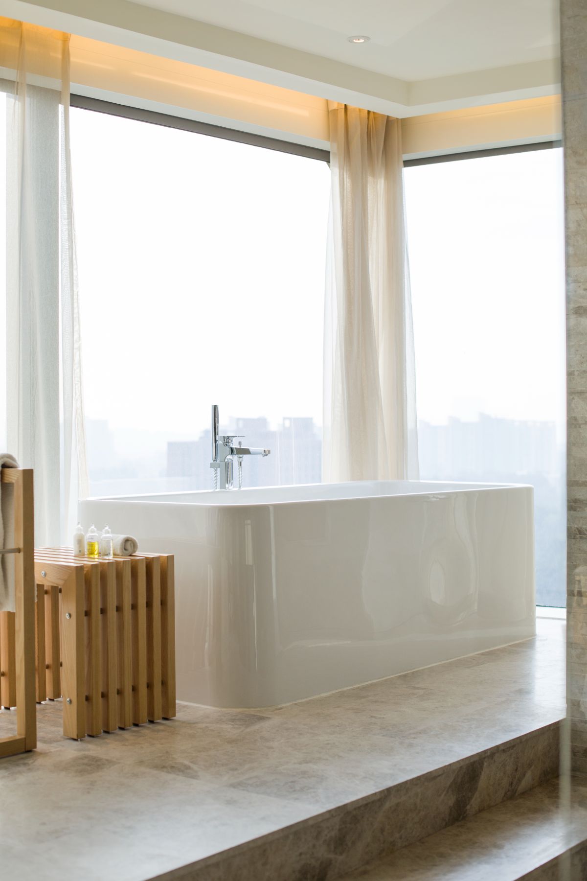 choisir entre une baignoire droite ou baignoire d'angle en fonction de votre mode de vie et besoins individuels