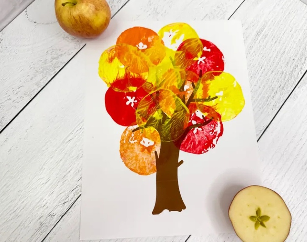 créer un arbre automne haut en couleurs avec des pommes en tant que tampons